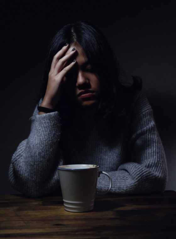 Nadmíra kofeinu může způsobovat pocit zvýšené nervozity, která ve výsledku vyvolává například i deprese či úzkosti